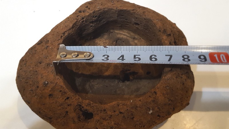 いよじ園桜島産軽石石鉢中サイズの穴の直径2